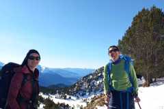 Claire et Cécile devant le Mont Aiguille